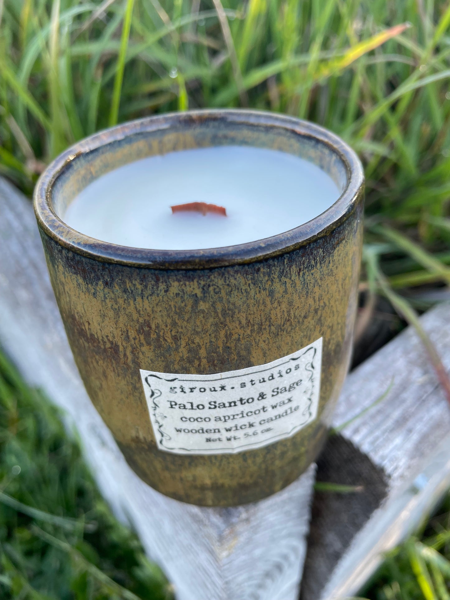 Palo Santo & Sage Wooden Wick Candle (in 2 colors)